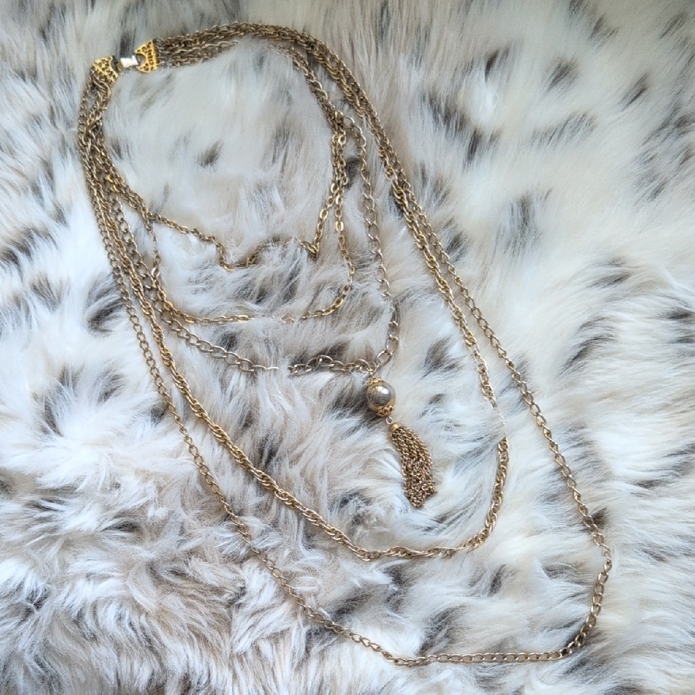Elegant Gold Layered Necklace